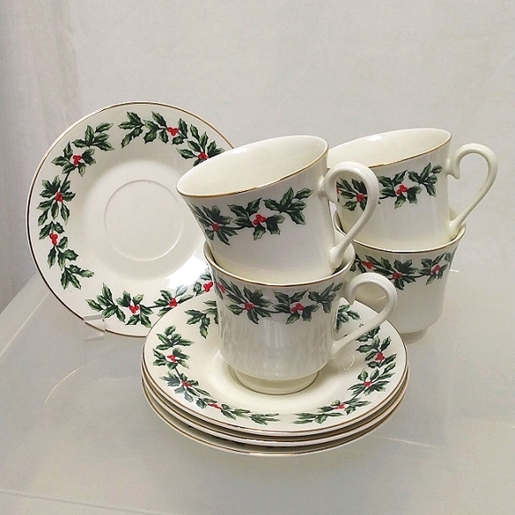 Formalities by Baum Bros Christmas Coffee cups and saucers, Set of 4 - Picture 1 of 8